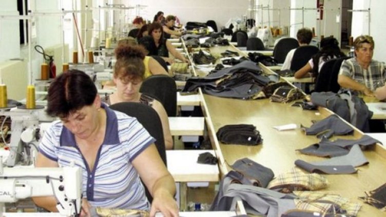 Отчетен е спад в търговията с текстил, дрехи, обувки и кожени изделия