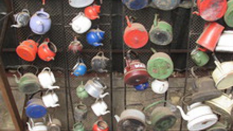 Русенец събра 1200 чайника, кандидатства за "Гинес"