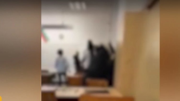 Ученички от "Богоров" се биха в клас (ВИДЕО)