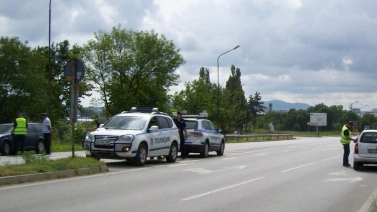 След спецакцията в Ямболско: 8 задържани и 16 разкрити престъпления (СНИМКИ)