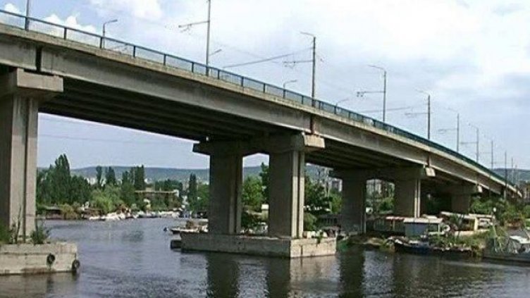 Подменят лампите на "Аспаруховия мост"