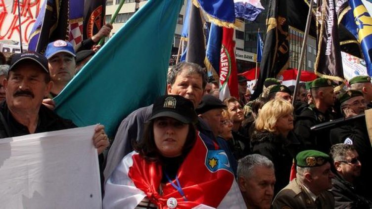 Искат преименуване на площад "Маршал Тито" 