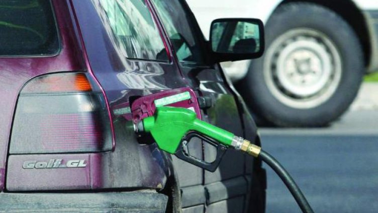 Цената на бензина се срина до 2 лв. за литър