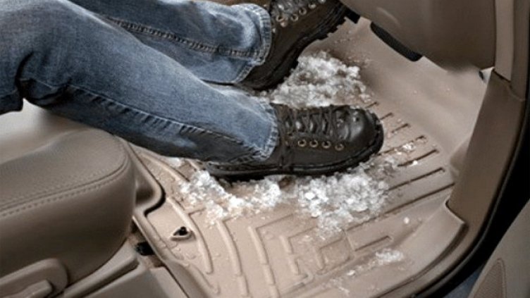 Гумените стелки за автомобилите ни - повече проблеми отколкото помощ