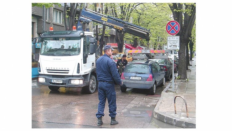 Пращат ни SMS, ако са ни вдигнали колата с паяк във Варна