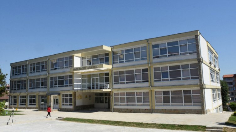 Затвориха НУ "Васил Левски" във Варна за дезинфекция