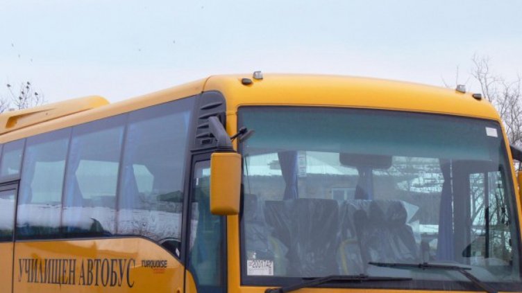 Като на филм: Скандал и преследване на училищен автобус