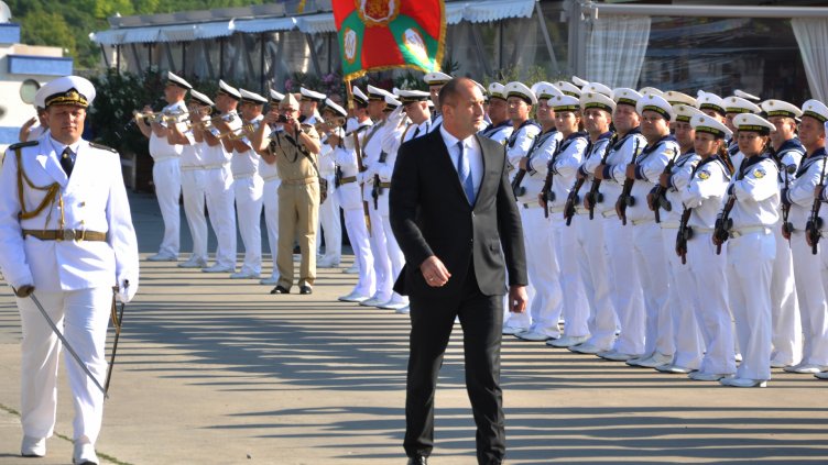 ПРЕЗИДЕНТЪТ РУМЕН РАДЕВ ще ръководи българската делегация.  Снимка ПЛАМЕН ГУТИНОВ, АРХИВ