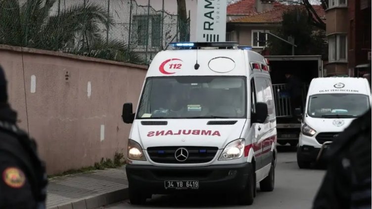 Жилищна сграда се срути в Истанбул