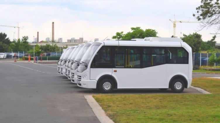 Шофьори на микробуси качват правостоящи по пътя Варна – Бургас