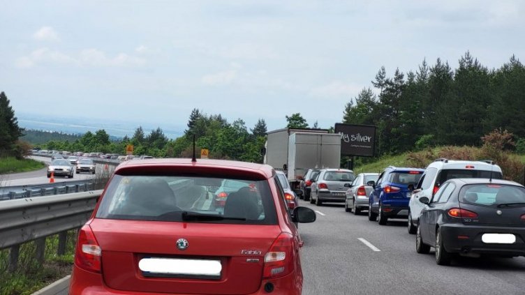 Четири жертви взе войната по пътищата за ден