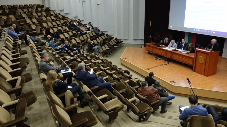 Кметът на "Аспрухово": От година охранителните канали, дерета и канавки не са почиствани