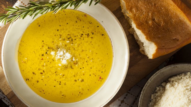 Топенка със зехтин, чесън и пармезан