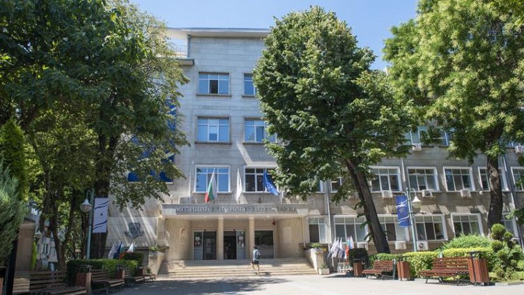 Студенти от МУ-Варна с безплатно обучение и стаж в болницата във Велико Търново