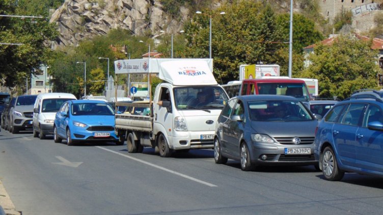 Поредна голяма ВиК авария обърка тотално трафика в центъра на Пловдив