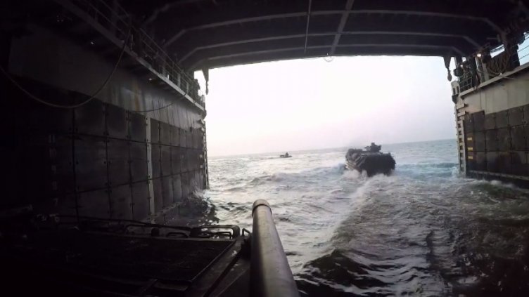 Морски пехотинци на впечатляващо учение в Черно море (ВИДЕО)