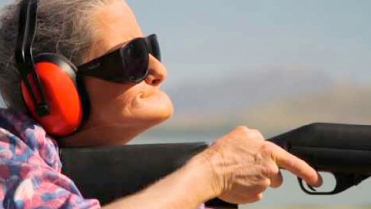 Пенсионерка от Гърмен стреля с газов пистолет по крадци в дома си