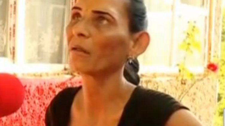 Лелята на окованото момиче: Не исках да я вържа, просто много краде