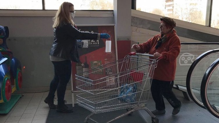 Предпазните маски стават задължителни от 4 април