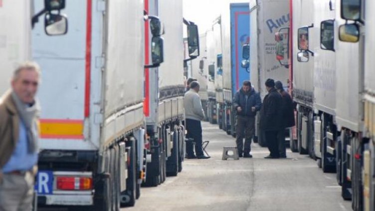 Тирове блокират границите. Автобуси спират от 28 септември