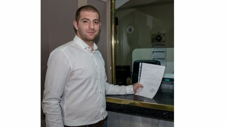 Връчиха първия статут на ничий гражданин