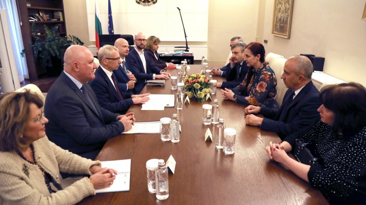 Кабинетът осигурява необходимите средства за безплатни учебници за всички ученици