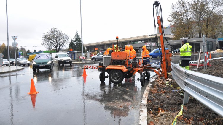 Обезопасяват новото кръгово на бул. „Владислав Варненчик“ във Варна