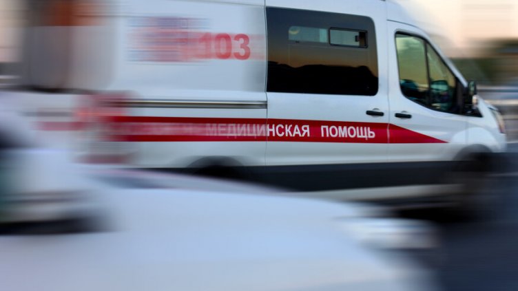 Рускиня падна от 8-я етаж и сама си извика линейка (ВИДЕО)