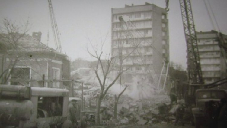129 души загиват в Свищов след силен трус на 4 март 1977 г.