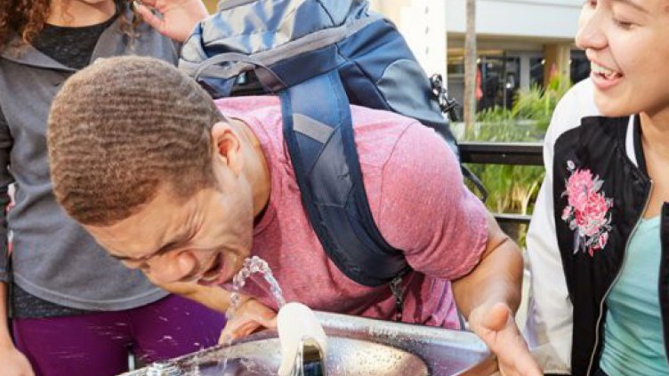 Чешмички, пускащи текила, инсталираха в Лос Анжелис