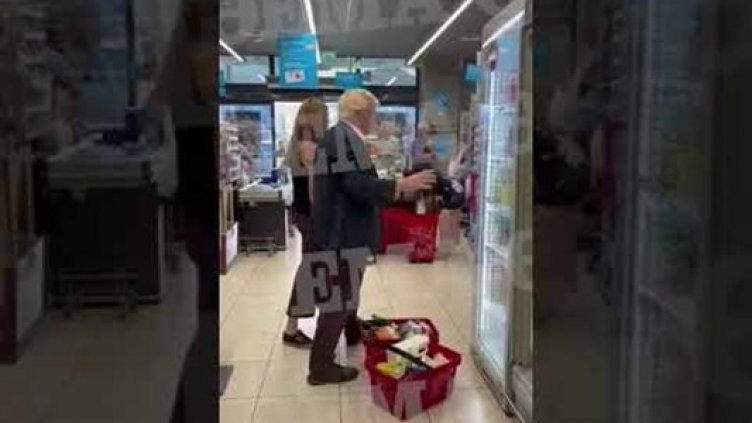 Борис Джонсън е на почивка в Гърция