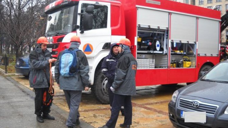 Кола, къща и офиси горяха във Варна