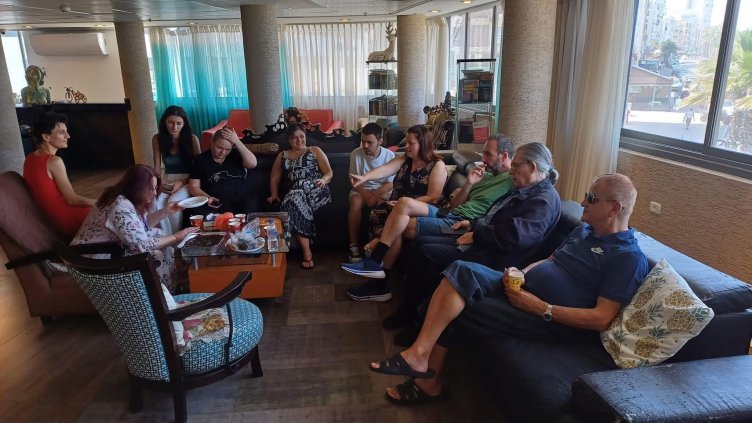 Евакуираха от Тел Авив блокираните български творци