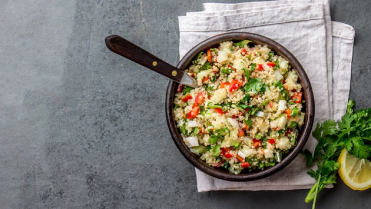 Салата с киноа и риба тон