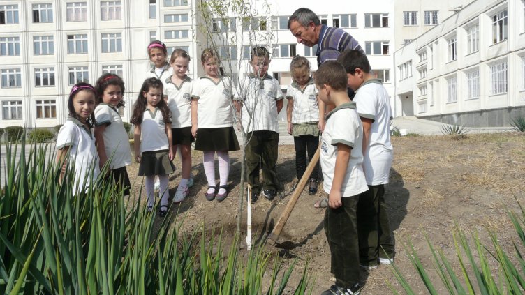 В “Кайсиева градина” строеж реже достъпа до училище и детска градина