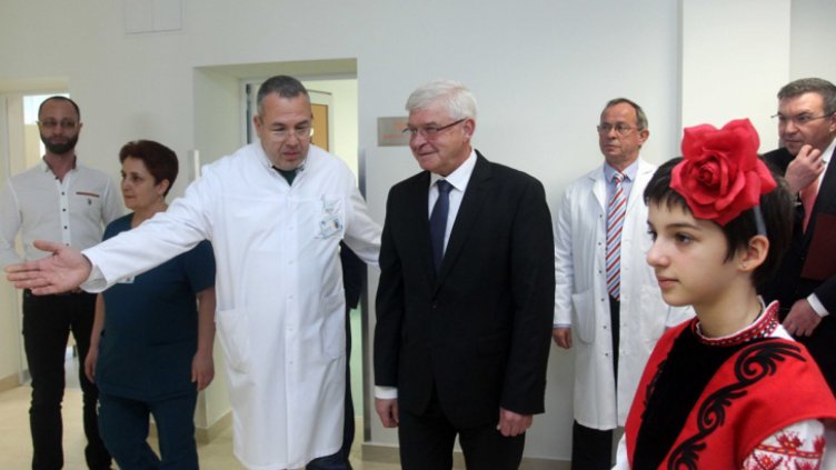 Държавата ще помогне на общинските болници, но срещу преструктуриране