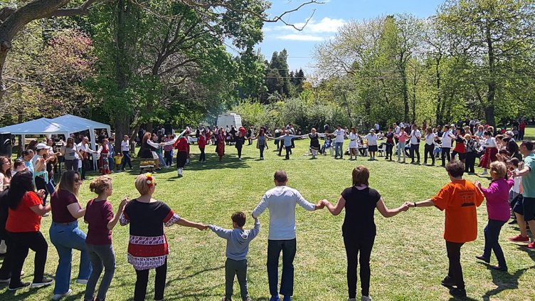 Екопарк Варна посрещна Гергьовден с празнична хоротека (СНИМКИ)