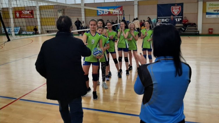 Шест отбора се пускат в коледен турнир по волейбол във Варна