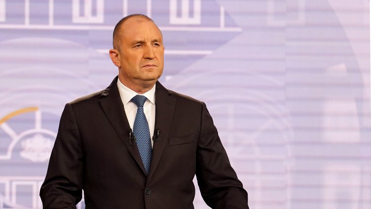 Румен Радев: Кабинетът тласка България все по-близо до войната