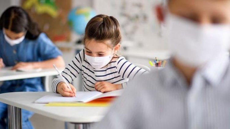 Връщат в клас 50% от паралелките без тестове