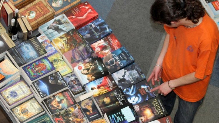 Раздават безплатно книги в центъра на Варна