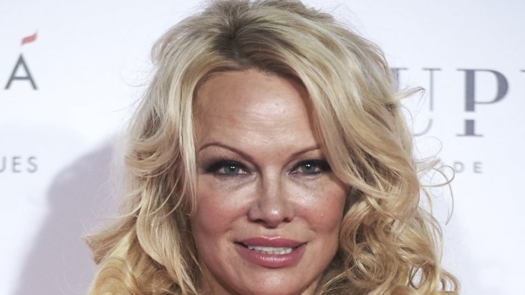 Памела отвръща на изневерите на Адил Рами