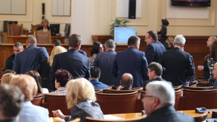 Депутатите одобриха парите за ЦИК, но не предвидиха за машинно гласуване