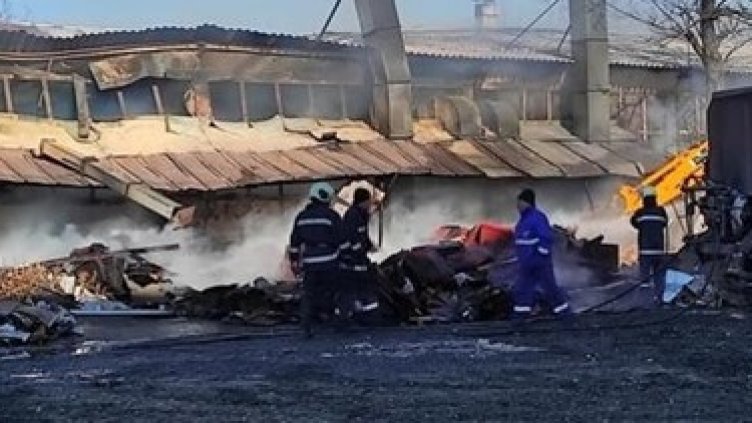 Пожар унищожи продукция за 100 000 лв. в Добрич