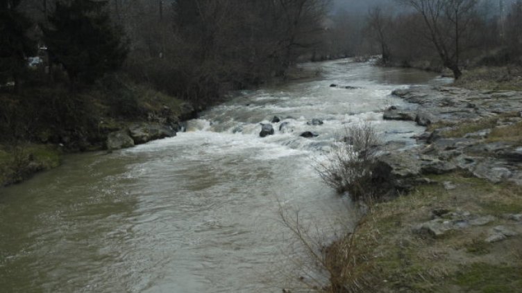 Намериха тяло на мъж в река Бебреш