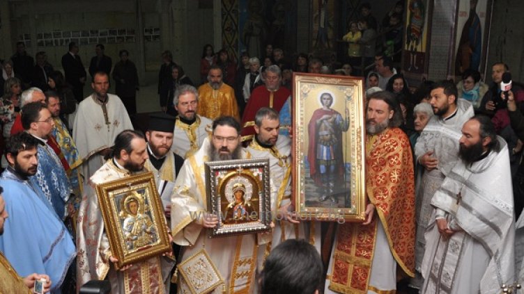 Икони от Света гора пристигнаха във Варна (СНИМКИ)
