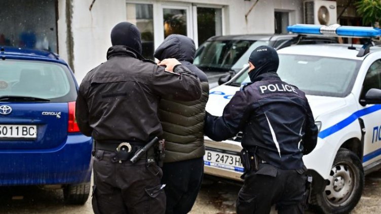 Акция: Иззеха наркотици и райски газ в Добрич