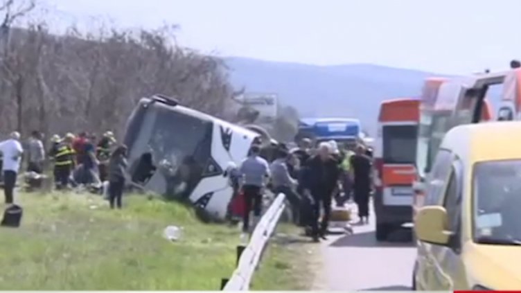 Тежка катастрофа с автобус при Вакарел, има загинали и ранени