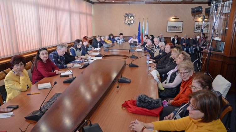 Ремонтират 15 пенсионерски клуба във Варна