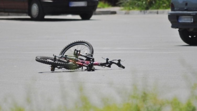 Кола блъсна дете на колело